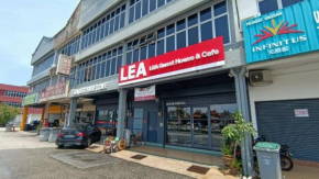 LEA GUEST HOUSE & CAFE Lukut
